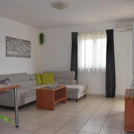 Andrea Apartment Cizici