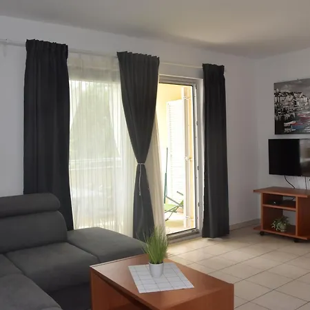 Andrea Apartment *