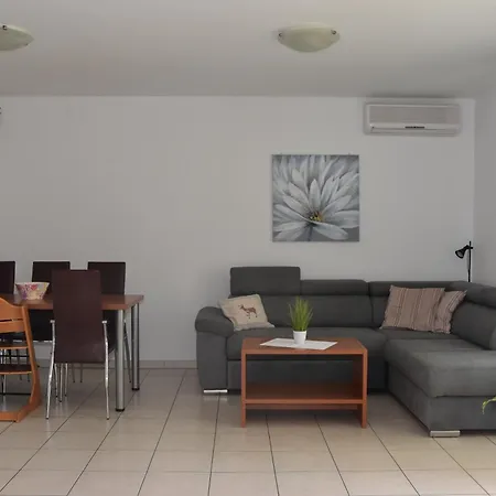 Apartment Andrea *